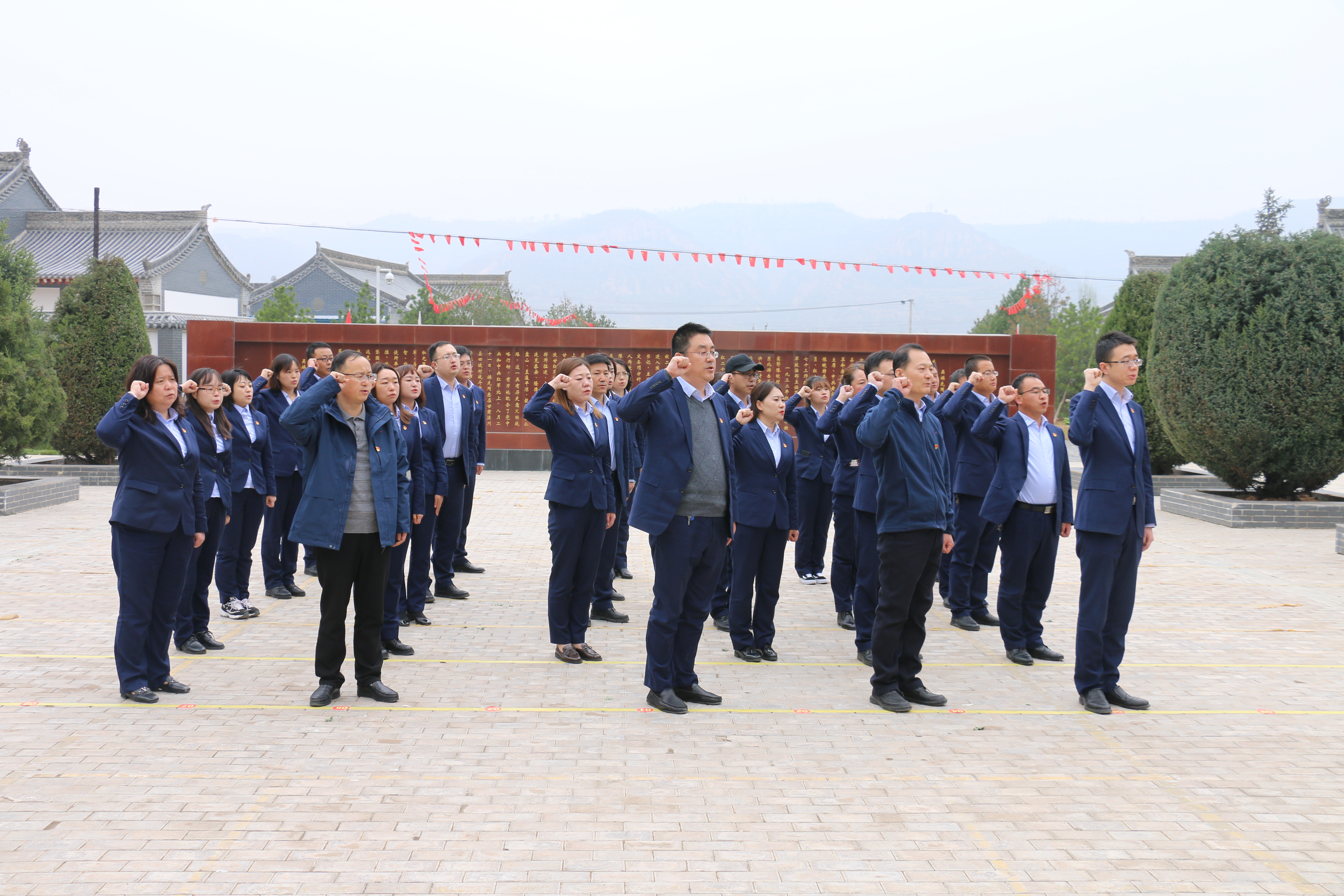 泓源公司黨委開展“參觀烈士陵園 緬懷革命先烈”主題黨日活動(圖3)